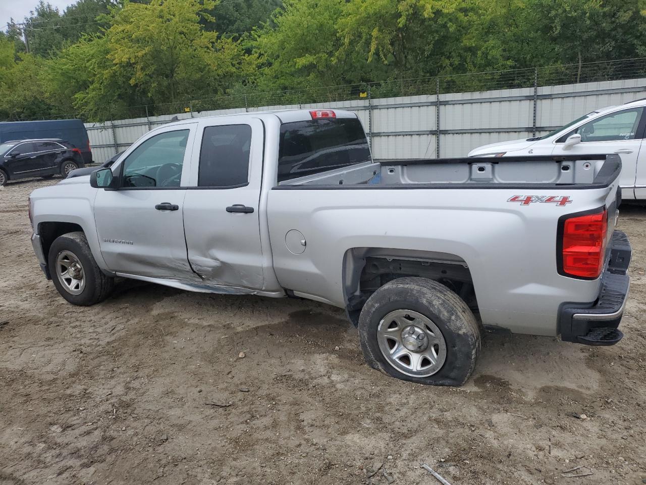 2017 CHEVROLET SILVERADO - Image 2