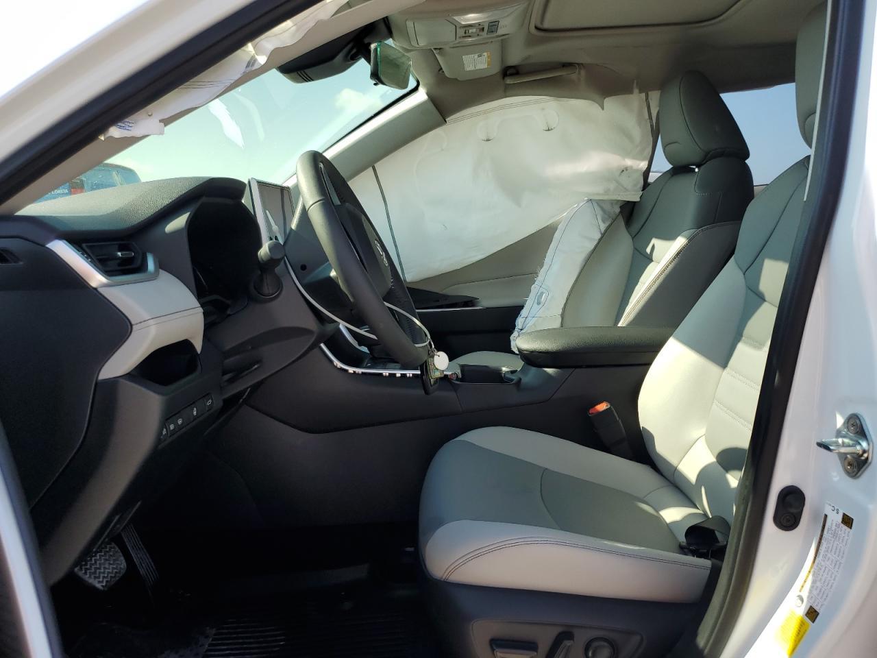 2024 TOYOTA RAV4 XLE P - Image 7