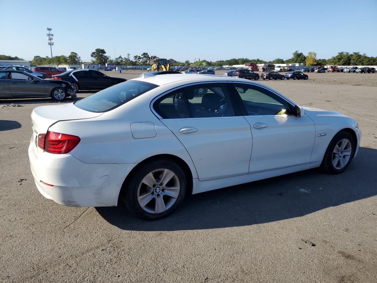 2013 BMW 528 XI - Image 3