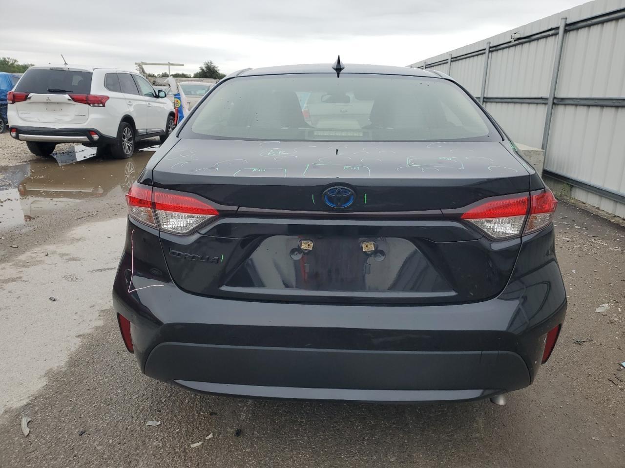 2021 TOYOTA COROLLA LE - Image 6