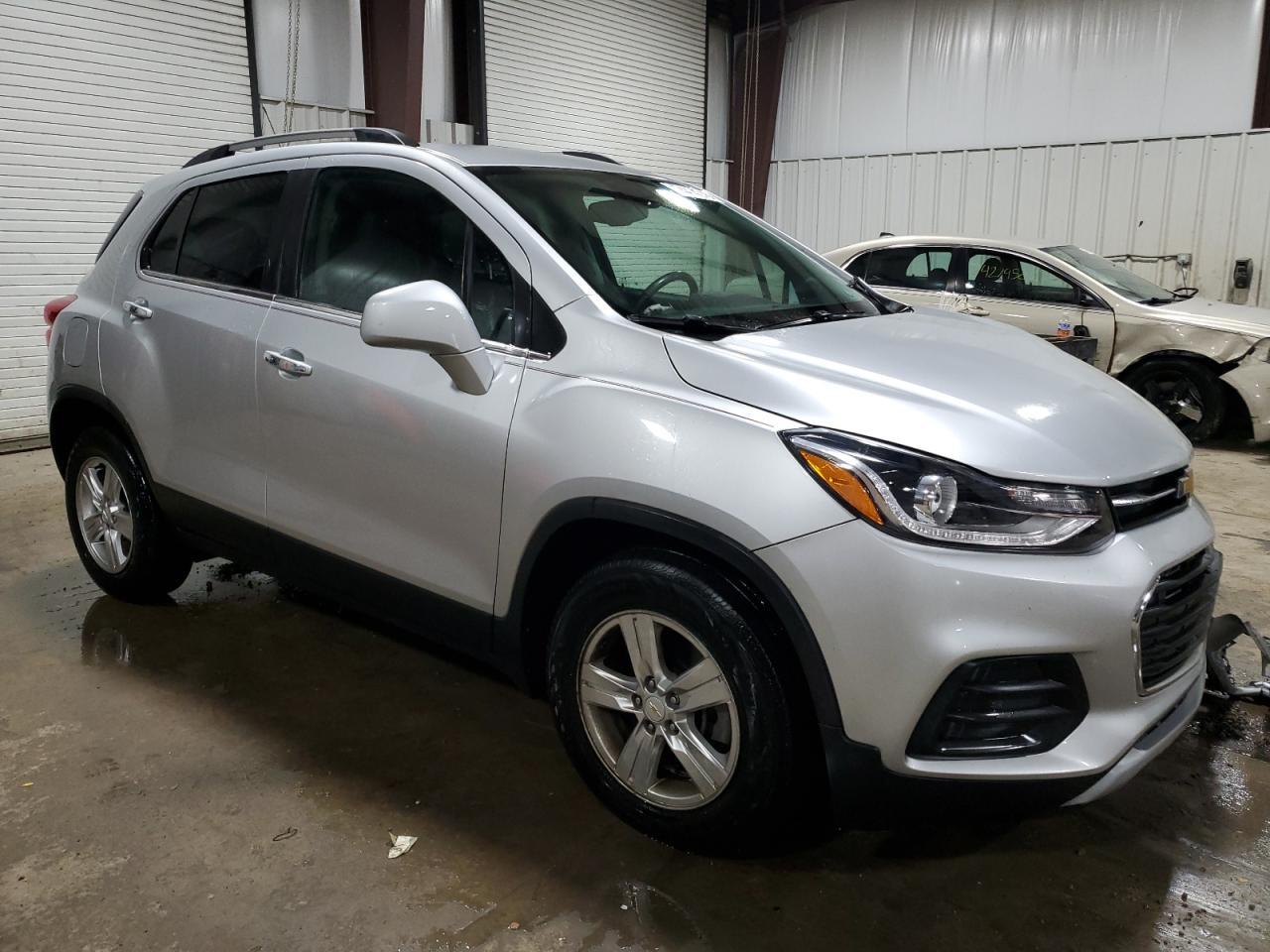 2018 CHEVROLET TRAX 1LT - Image 4