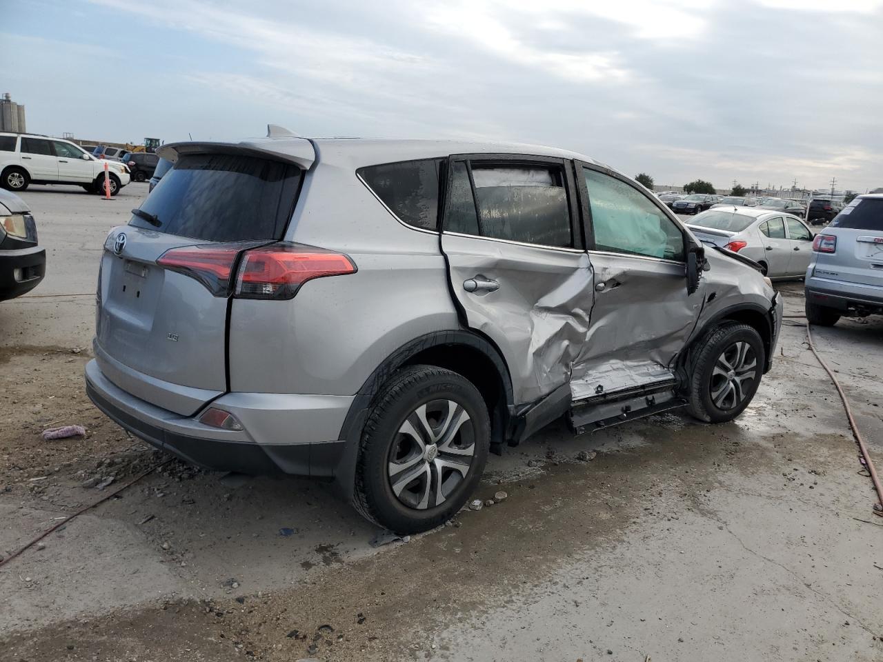 2018 TOYOTA RAV4 LE - Image 3