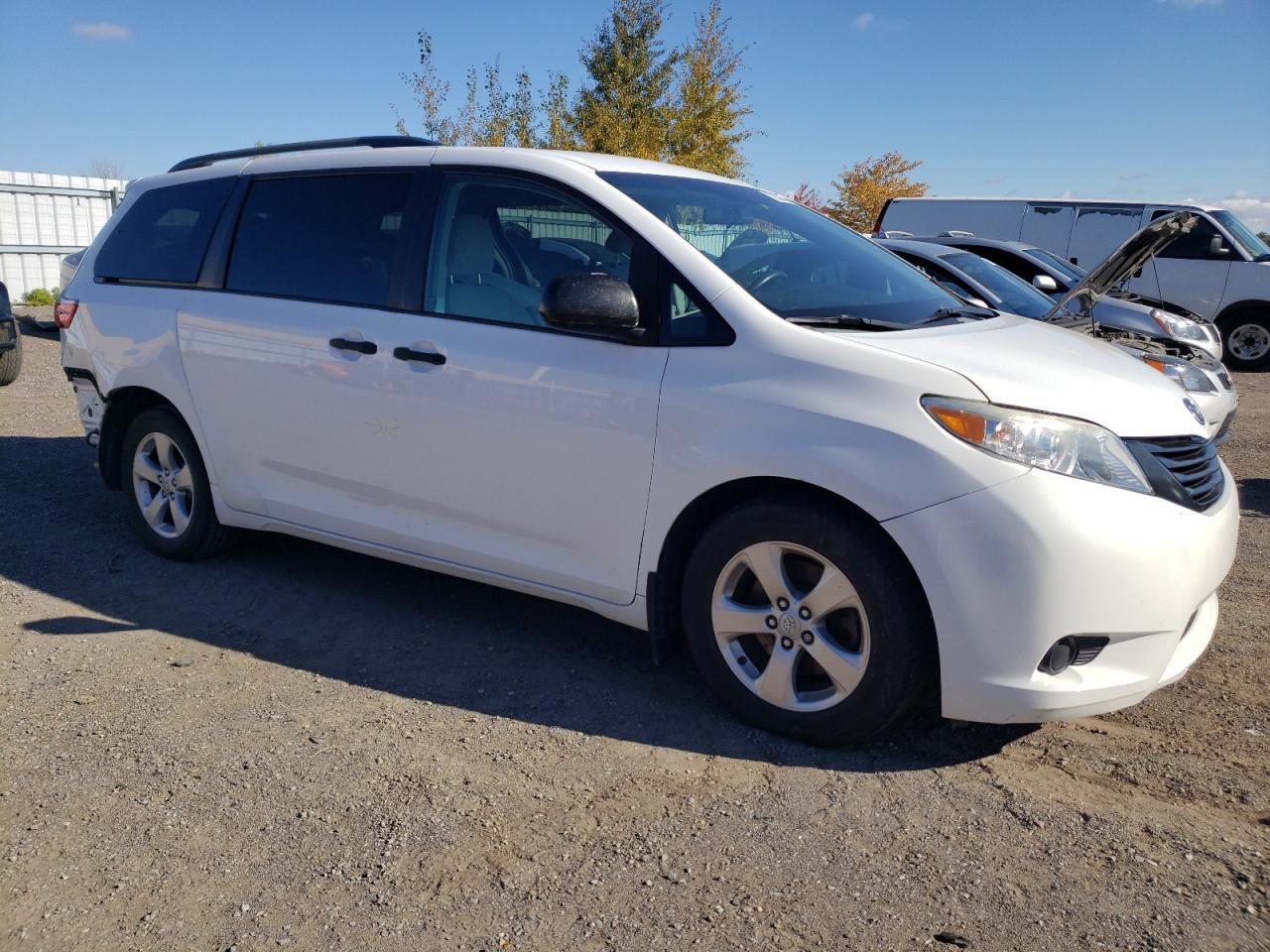 2015 TOYOTA SIENNA - Фото 4