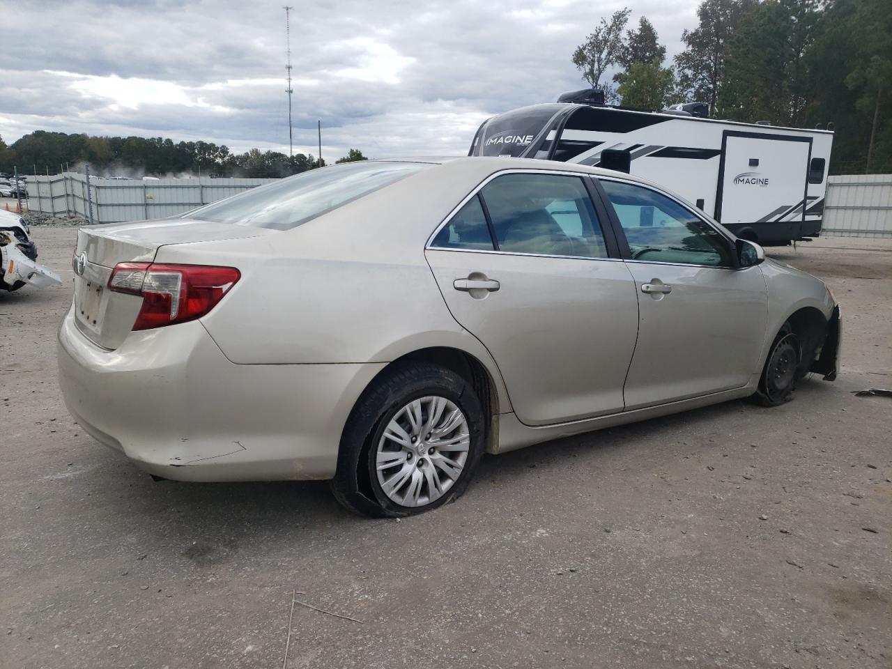 2014 TOYOTA CAMRY L - Image 3