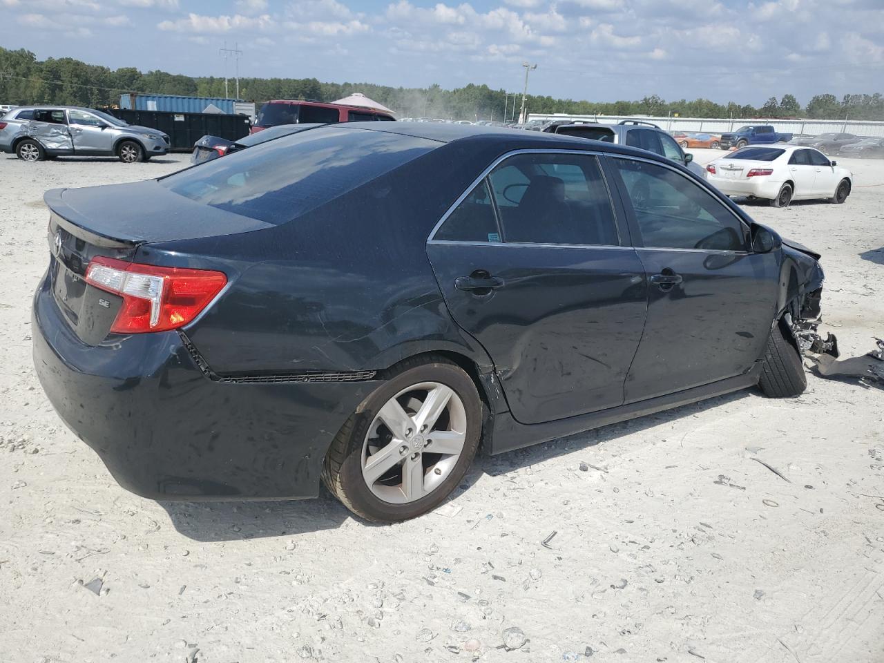 2013 TOYOTA CAMRY L - Фото 3