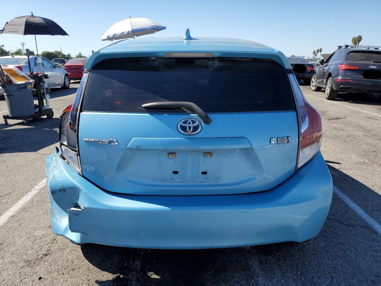 2015 TOYOTA PRIUS C - Image 6