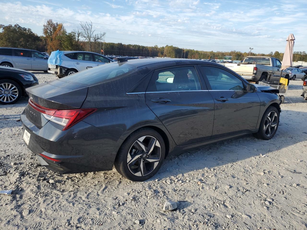2022 HYUNDAI ELANTRA SE - Image 3