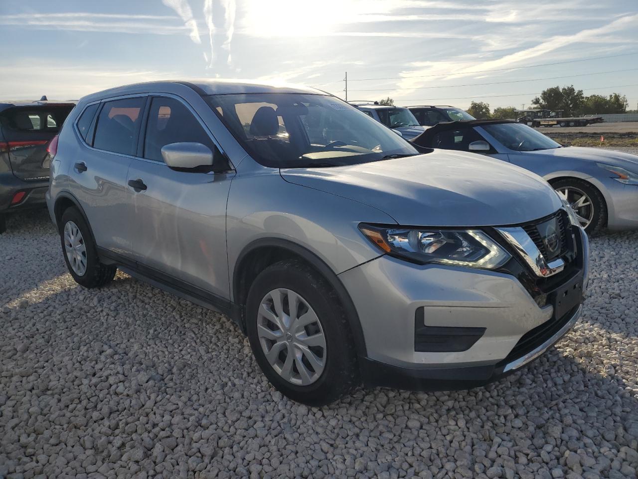 2017 NISSAN ROGUE S - Image 4
