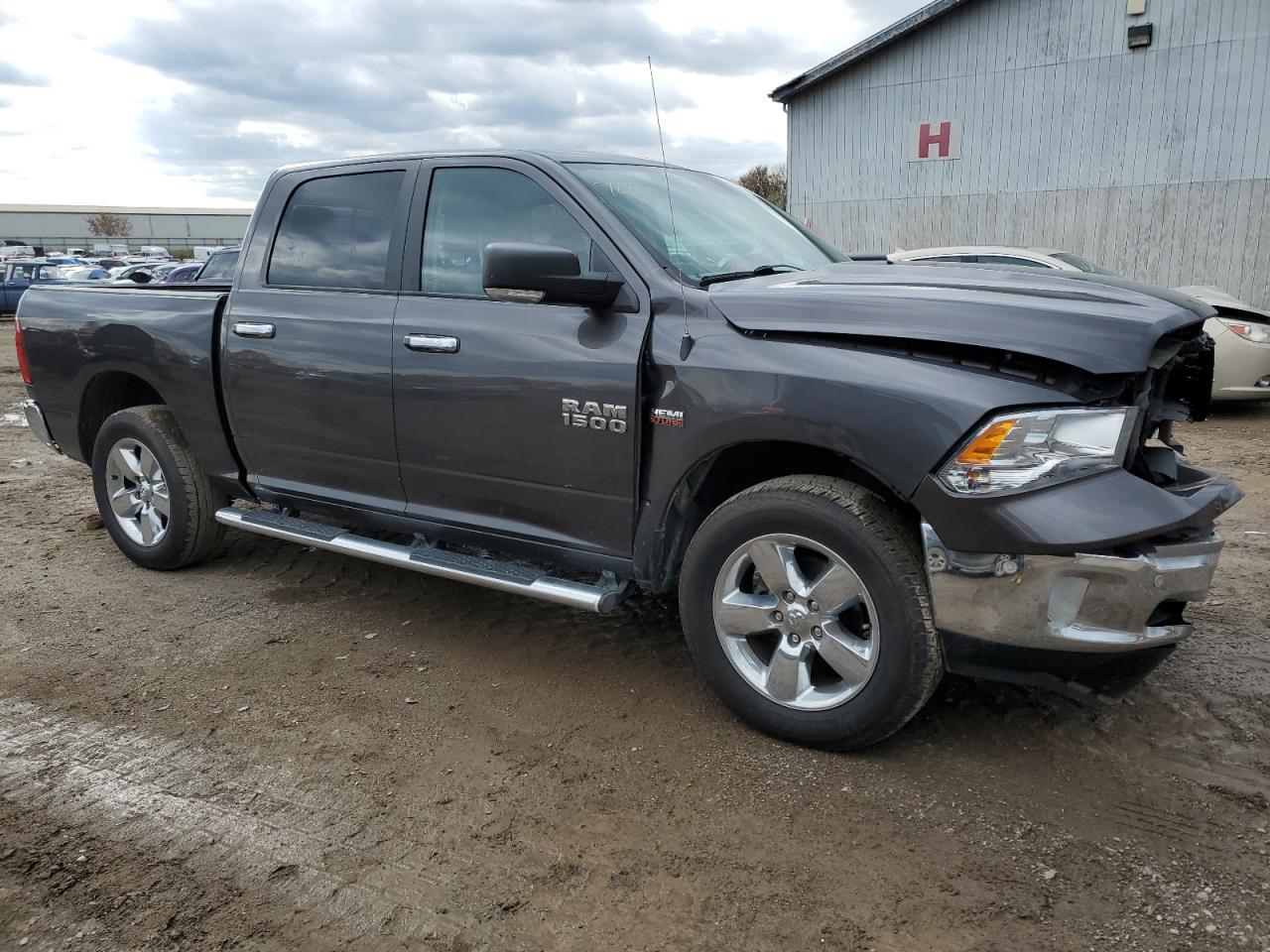 2017 RAM 1500 SLT - Image 4