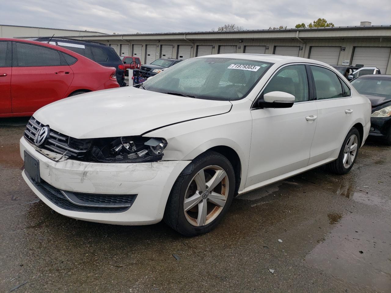 2013 VOLKSWAGEN PASSAT SE car image