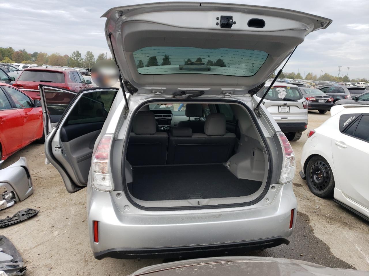 2015 TOYOTA PRIUS V - Image 6