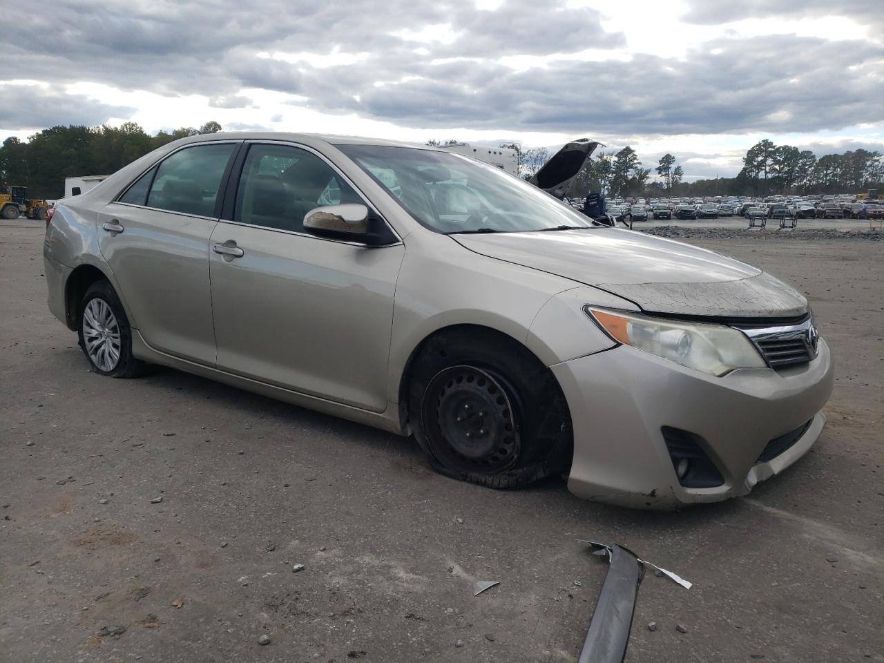 2014 TOYOTA CAMRY L - Image 4