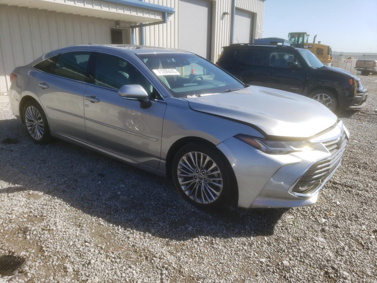2019 TOYOTA AVALON XLE - Image 4