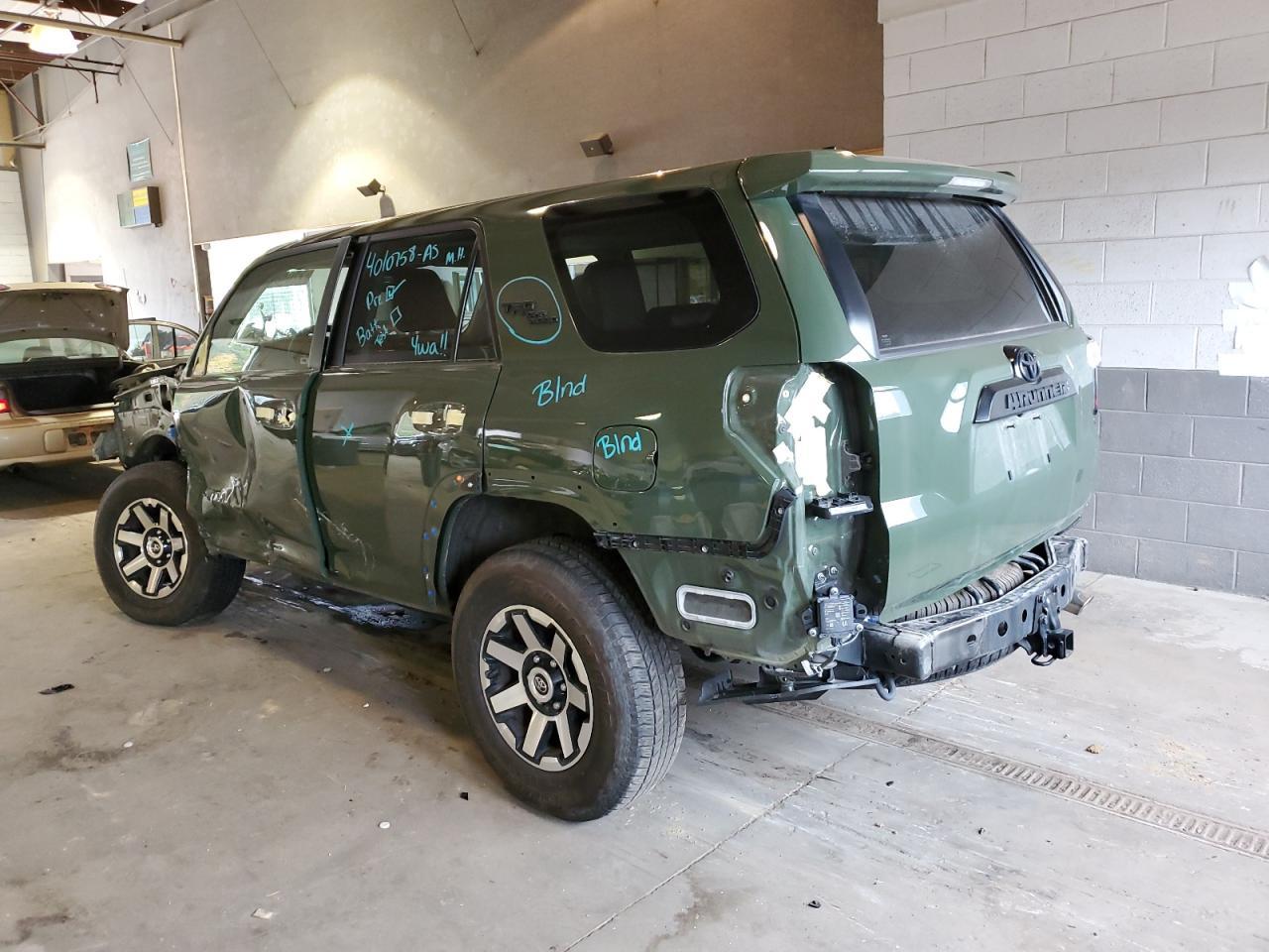 2022 TOYOTA 4RUNNER SR - Image 2