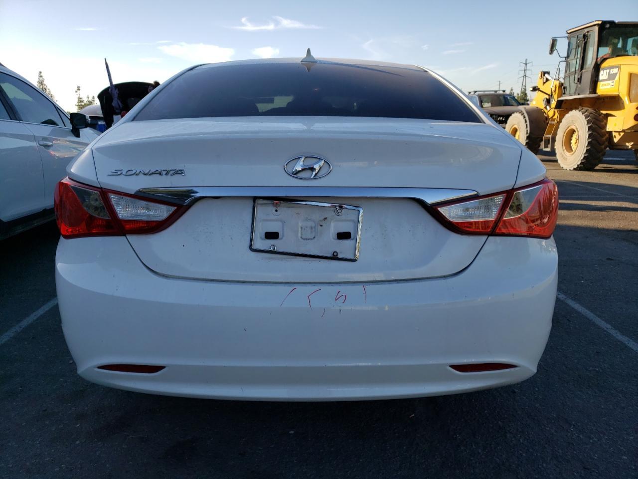 2013 HYUNDAI SONATA GLS - Image 6