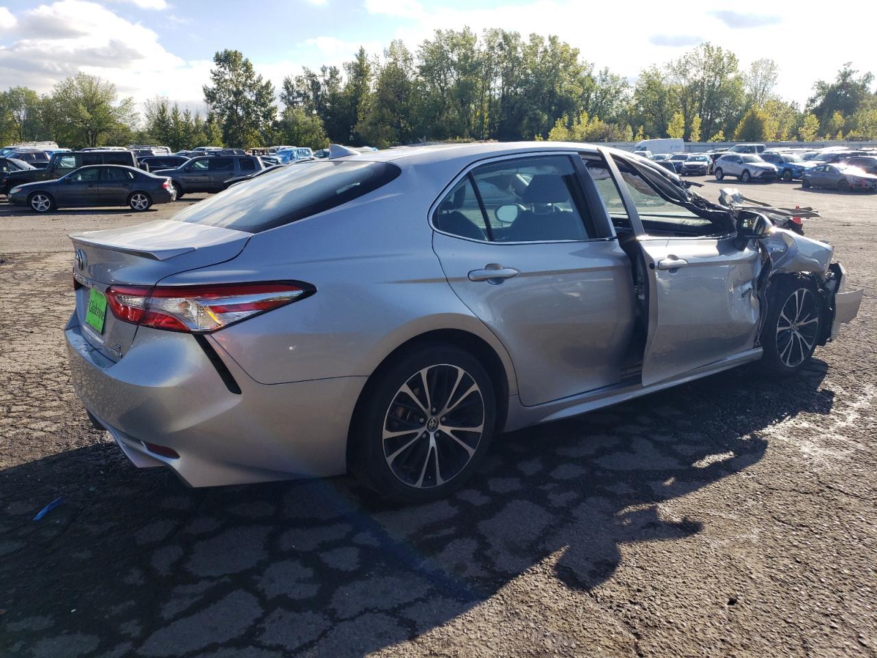 2020 TOYOTA CAMRY SE - Фото 3