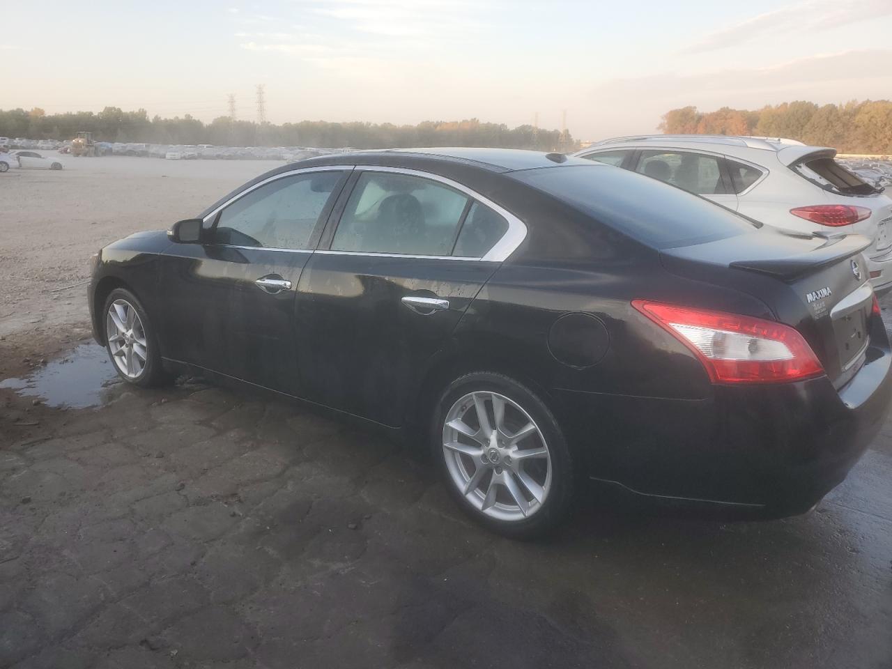 2011 NISSAN MAXIMA S - Image 2