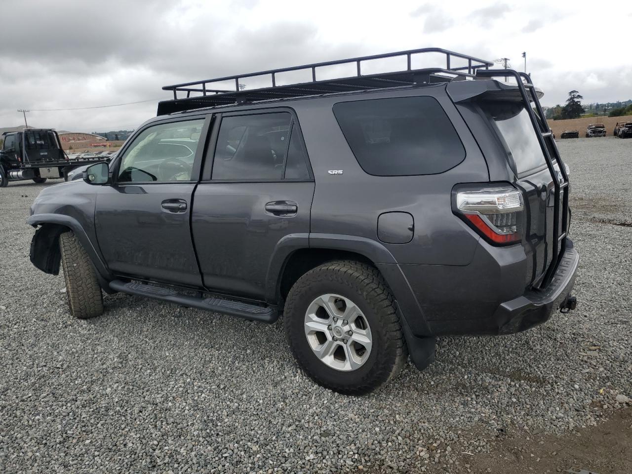 2018 TOYOTA 4RUNNER SR - Image 2