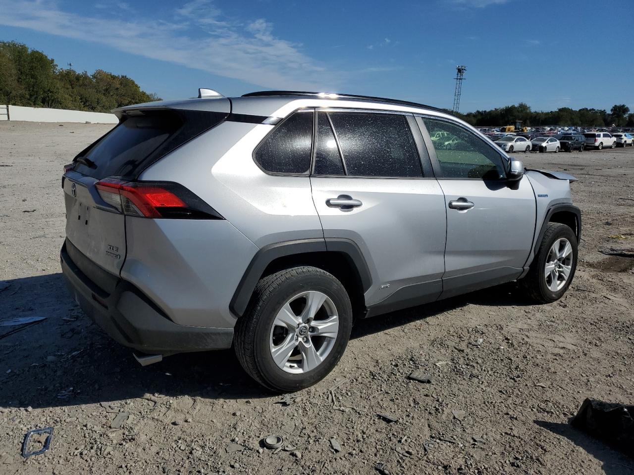 2020 TOYOTA RAV4 XLE - Фото 3