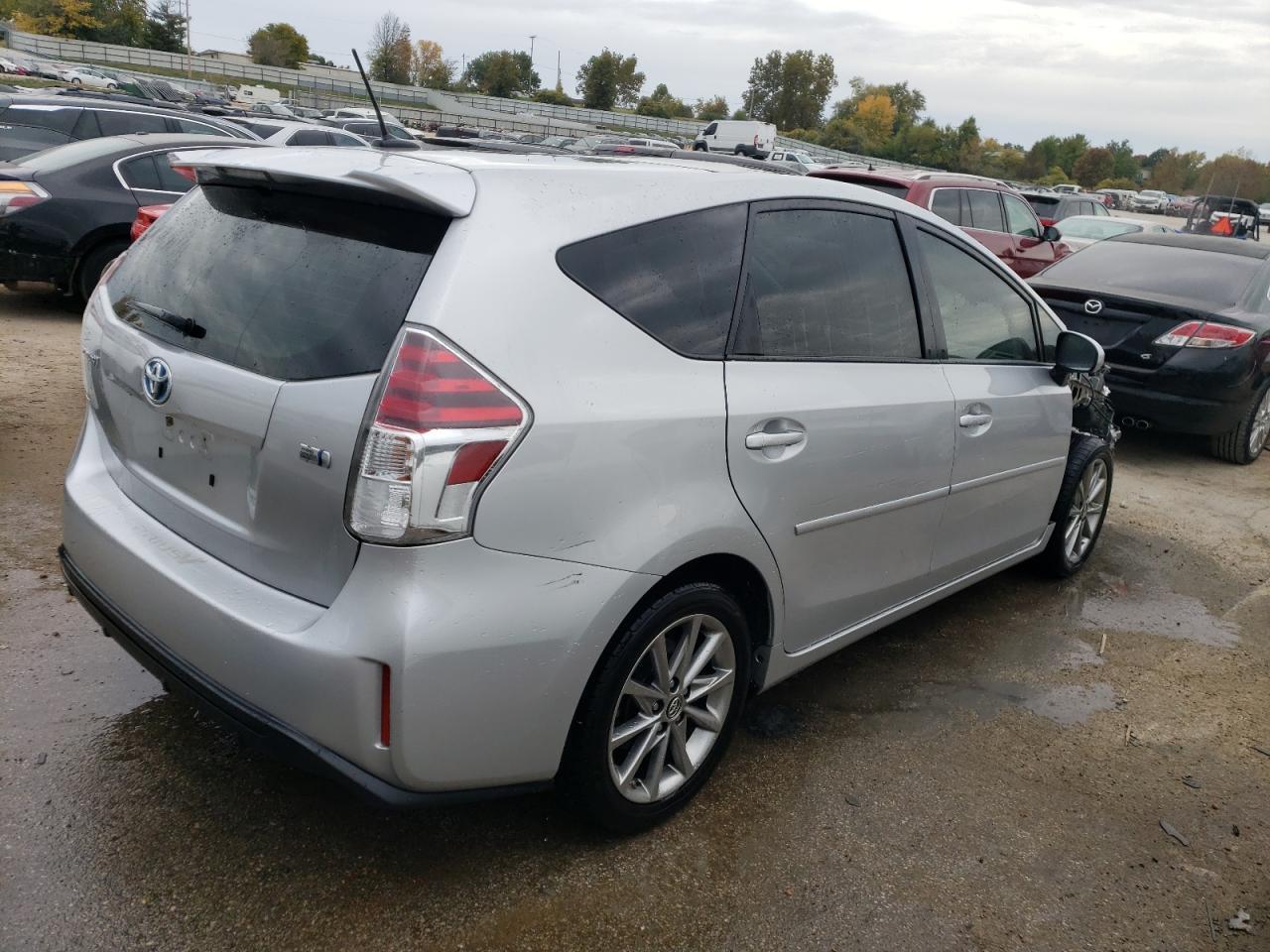 2015 TOYOTA PRIUS V - Image 3