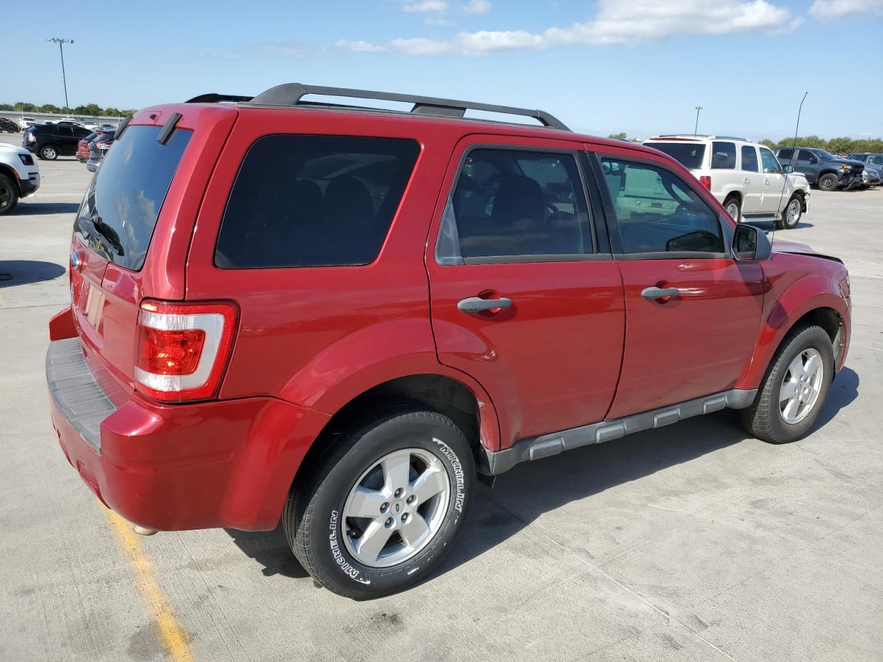2010 FORD ESCAPE XLT - Image 3