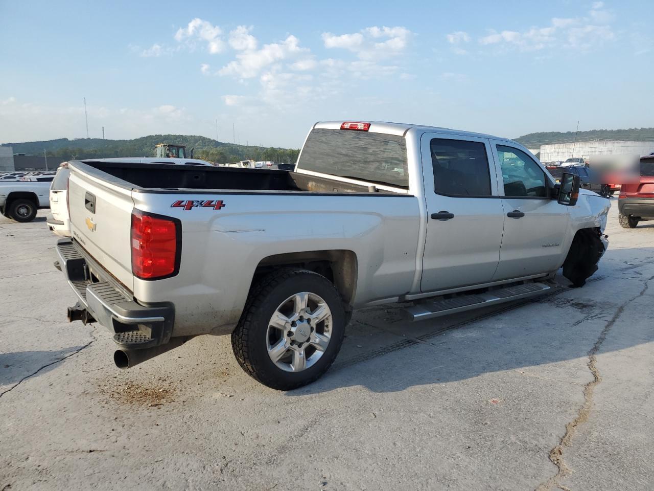 2018 CHEVROLET SILVERADO - Фото 3