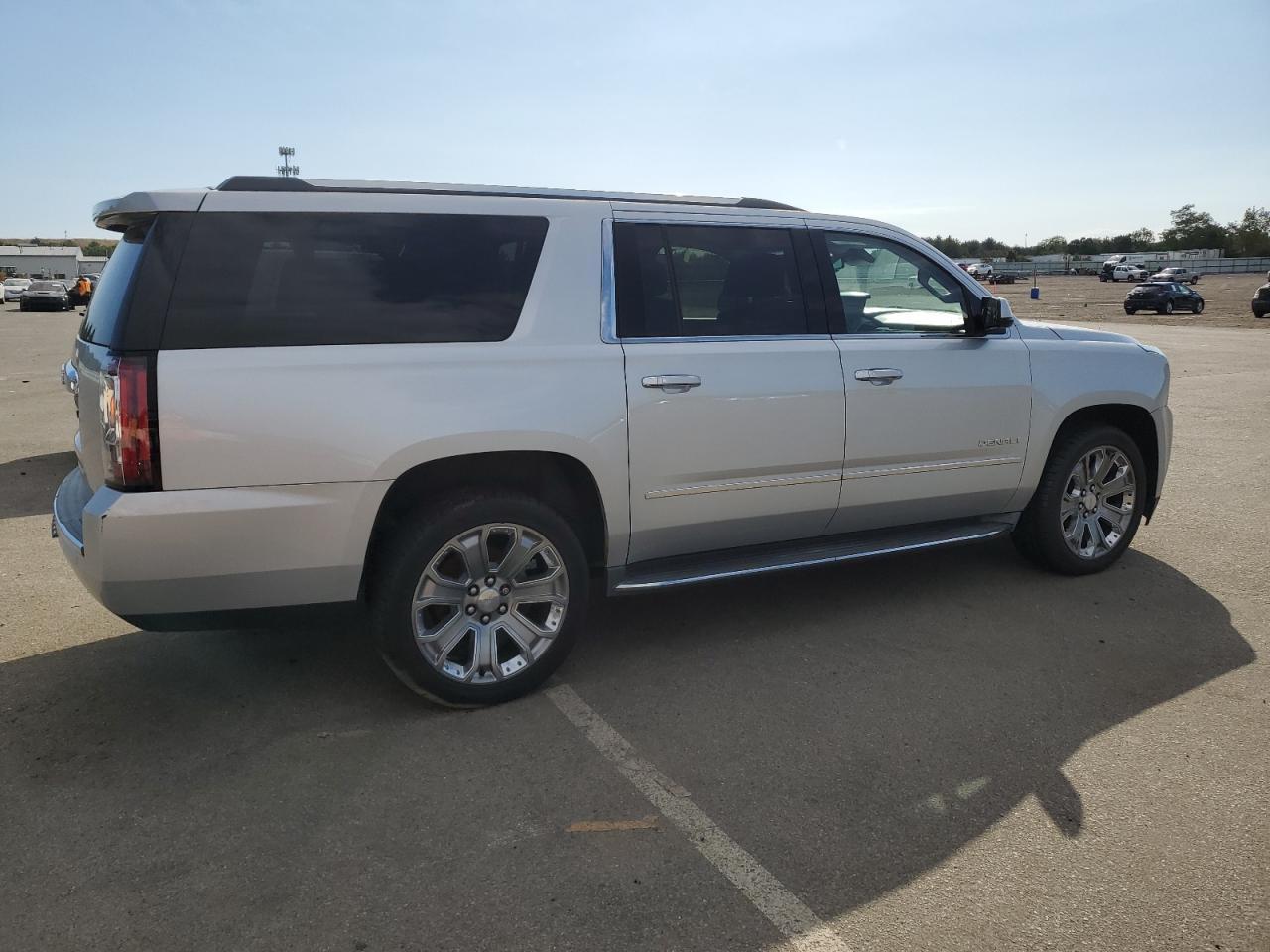 2016 GMC YUKON XL D - Фото 3