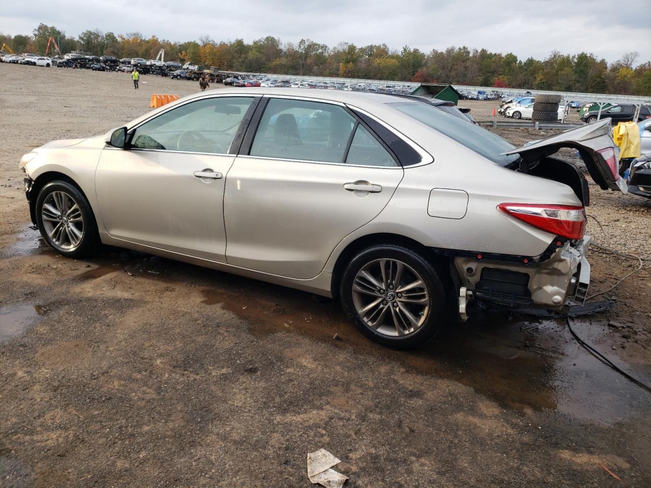 2016 TOYOTA CAMRY LE - Image 2