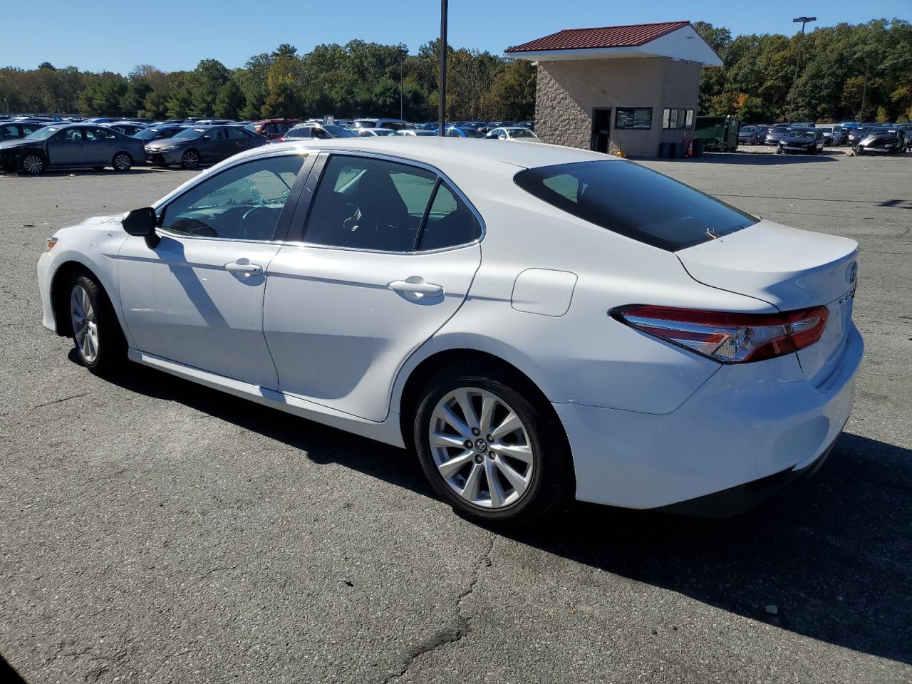 2018 TOYOTA CAMRY L - Фото 2