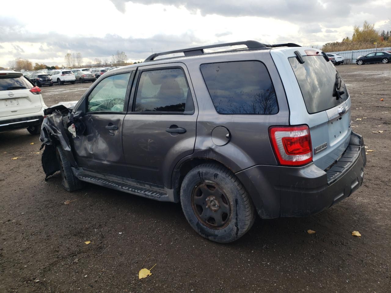 2010 FORD ESCAPE XLT - Image 2