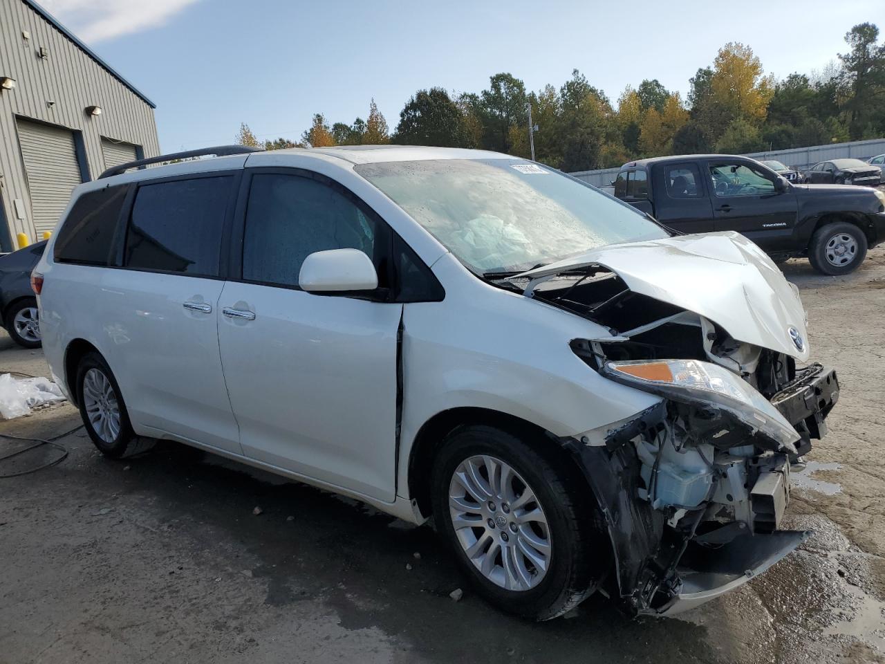 2015 TOYOTA SIENNA XLE - Фото 4