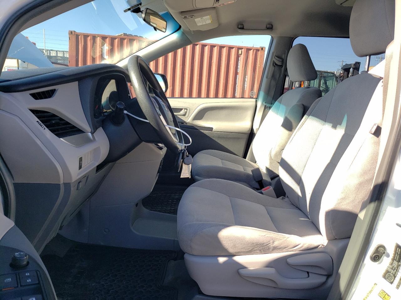2015 TOYOTA SIENNA - Фото 7