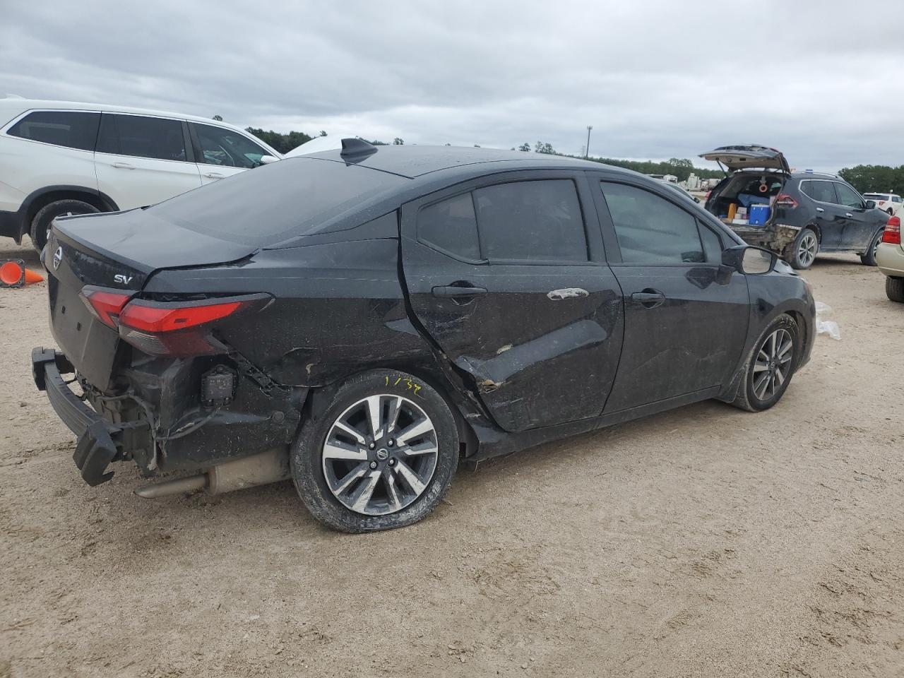 2021 NISSAN VERSA SV - Фото 3