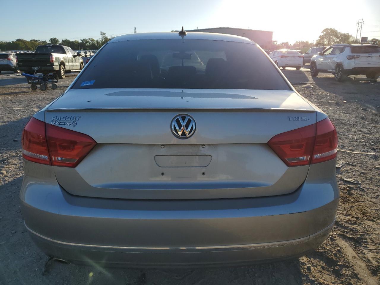 2013 VOLKSWAGEN PASSAT SE - Image 6