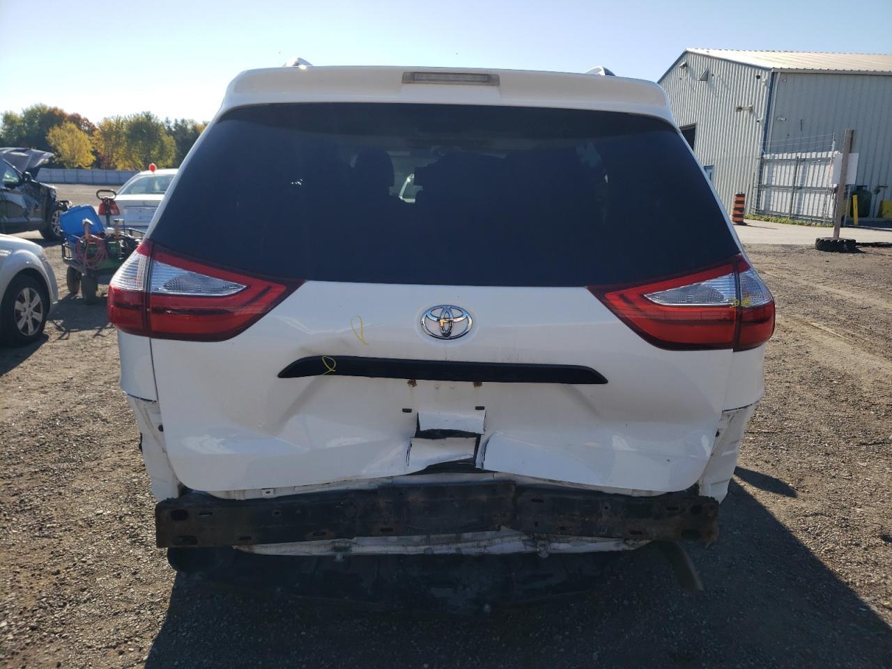 2015 TOYOTA SIENNA - Фото 6