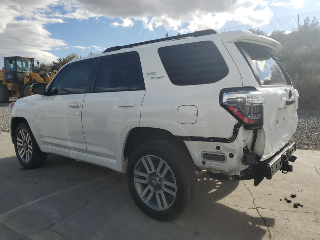 2022 TOYOTA 4RUNNER SR - Фото 2