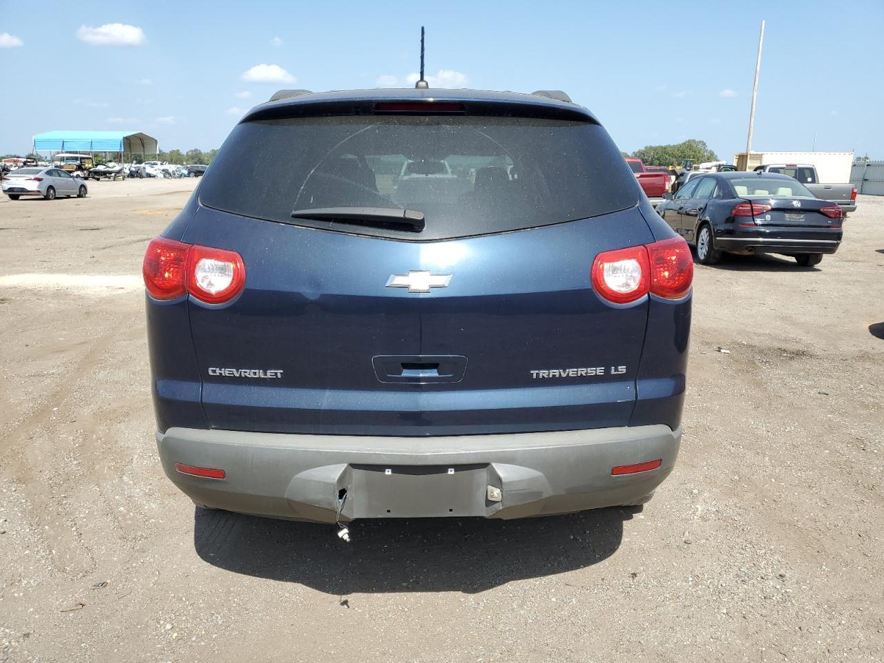 2011 CHEVROLET TRAVERSE L - Фото 6