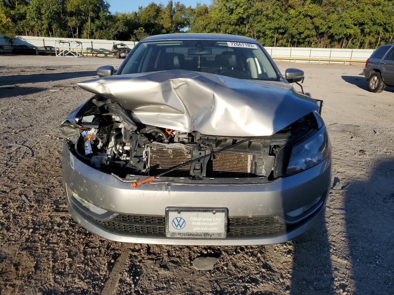 2013 VOLKSWAGEN PASSAT SE - Image 5