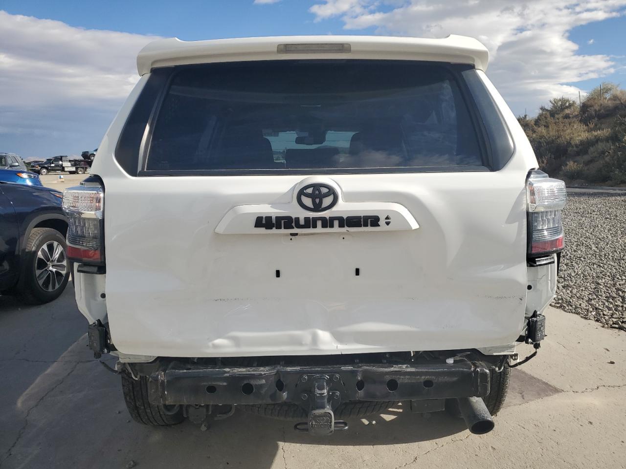2022 TOYOTA 4RUNNER SR - Фото 6