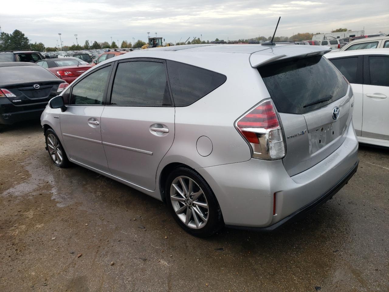2015 TOYOTA PRIUS V - Image 2
