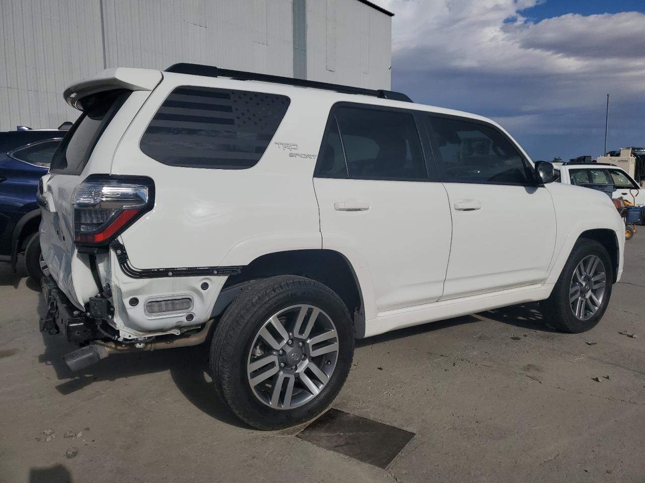 2022 TOYOTA 4RUNNER SR - Фото 3