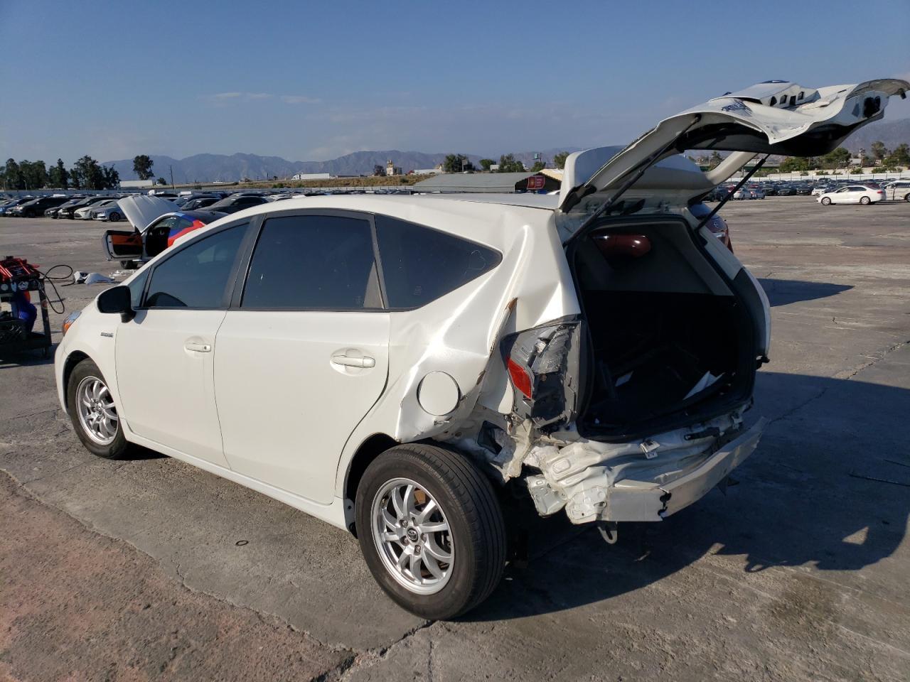 2016 TOYOTA PRIUS V - Image 2