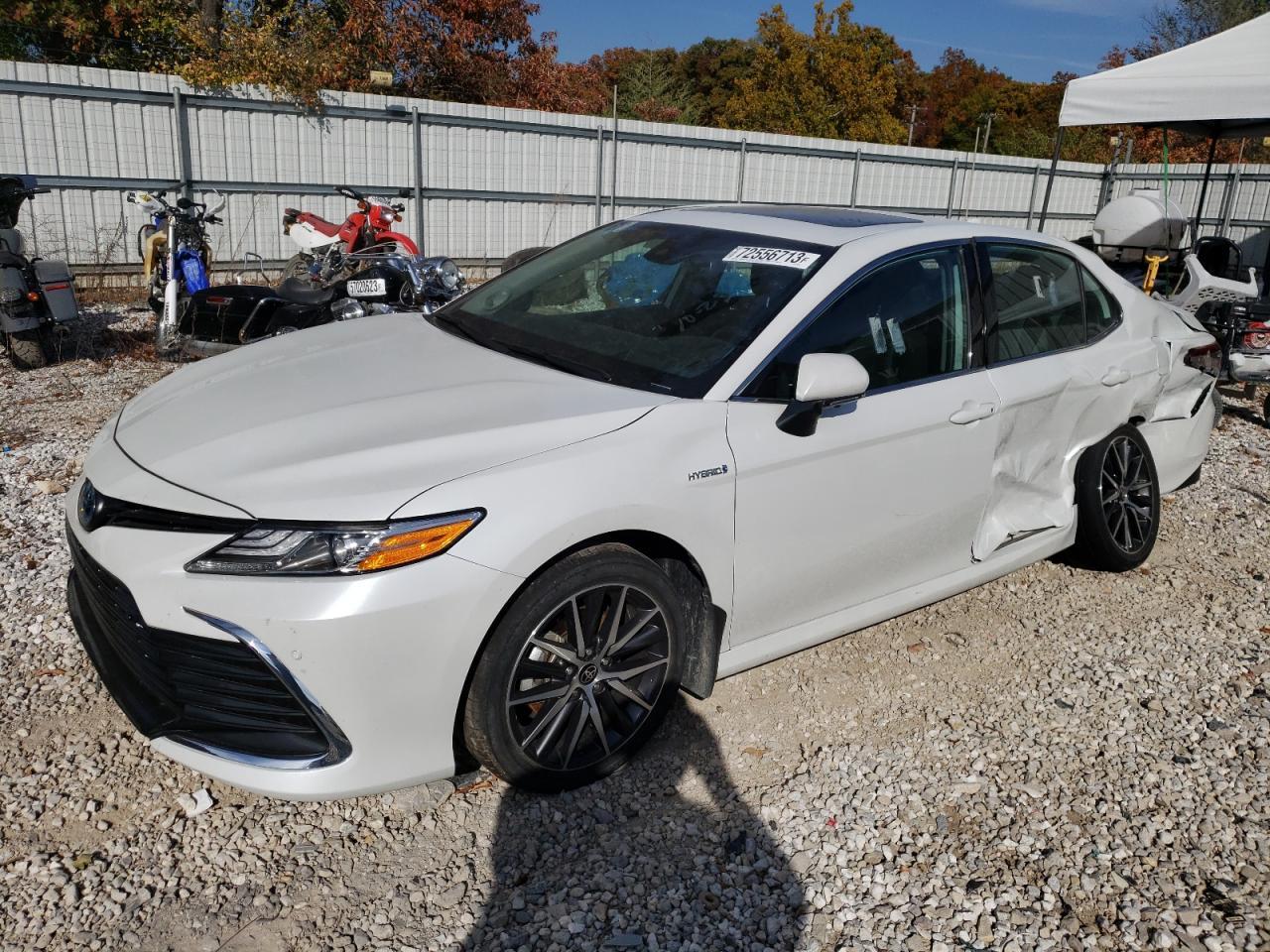 2021 TOYOTA CAMRY XLE car image