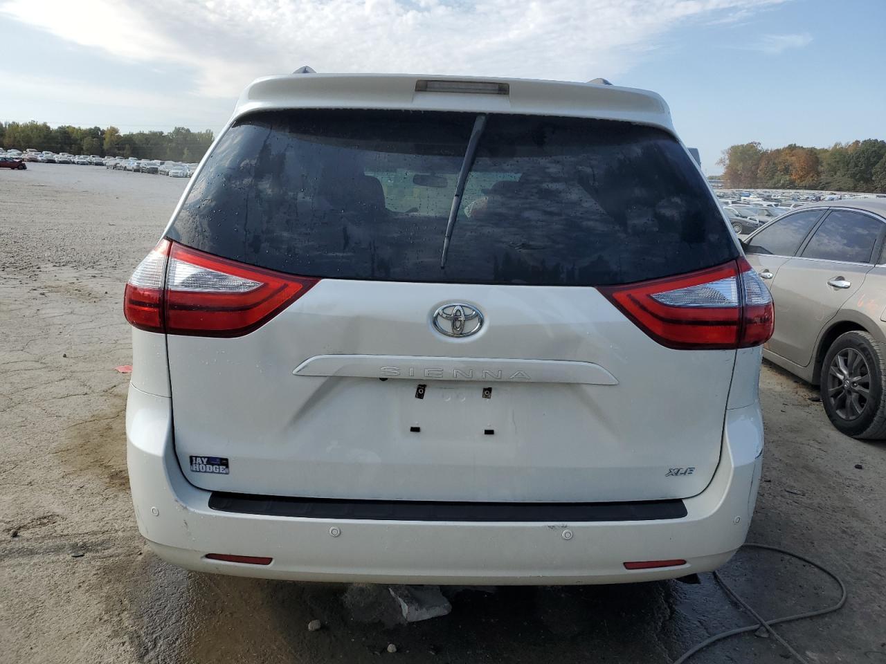 2015 TOYOTA SIENNA XLE - Фото 6