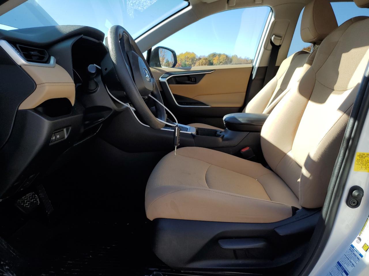 2021 TOYOTA RAV4 LE - Фото 7