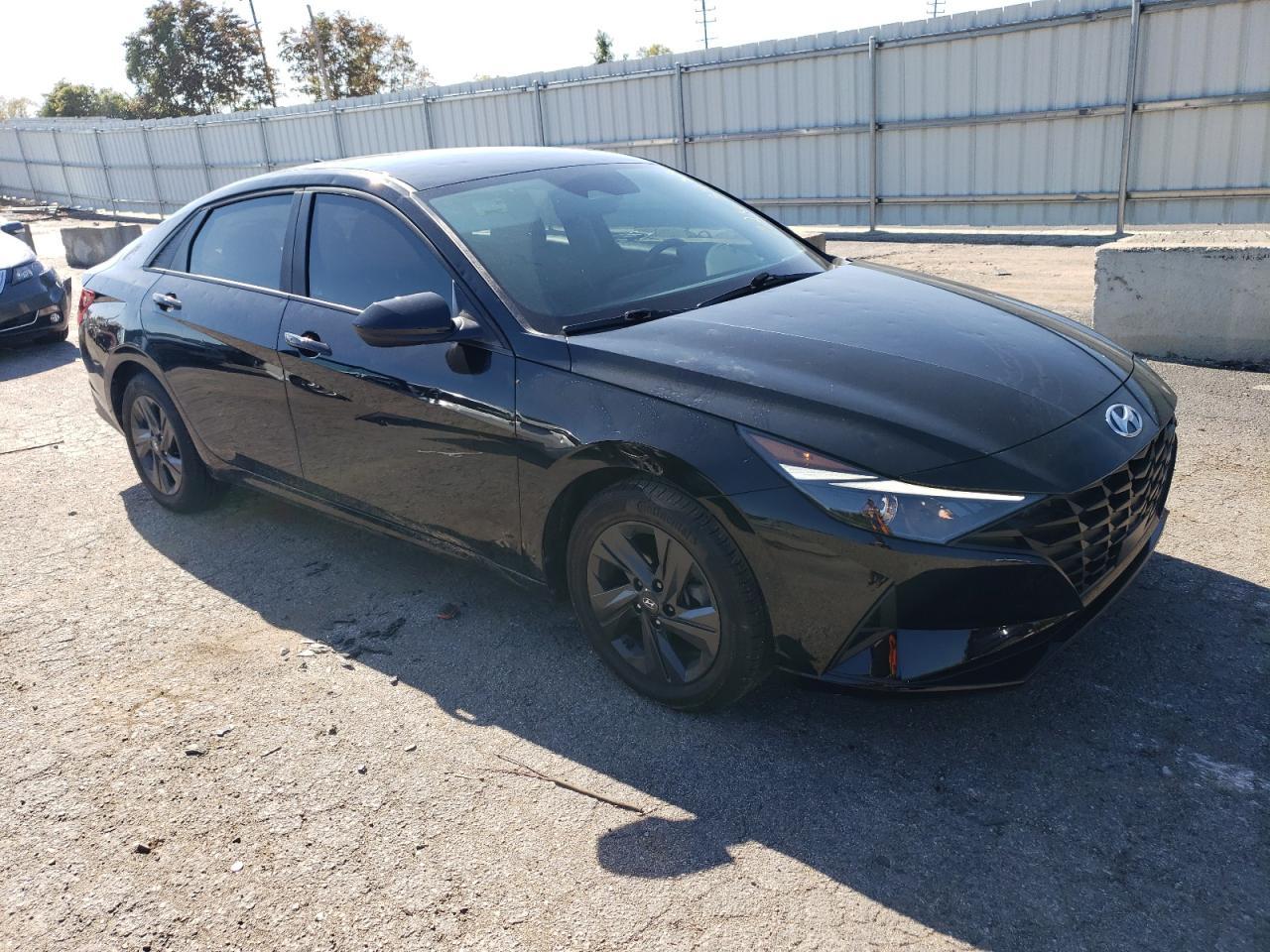 2022 HYUNDAI ELANTRA SE - Фото 4