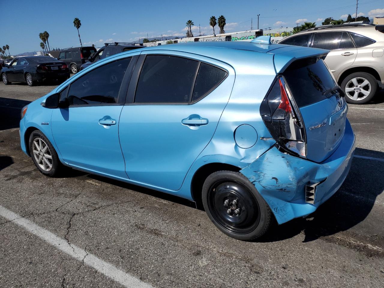 2015 TOYOTA PRIUS C - Image 2