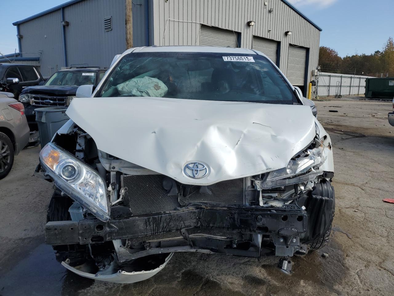 2015 TOYOTA SIENNA XLE - Фото 5