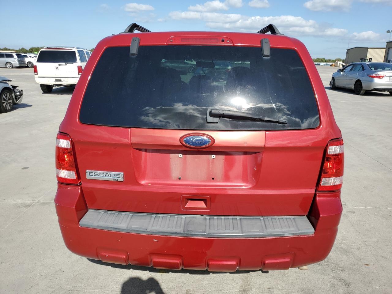 2010 FORD ESCAPE XLT - Image 6