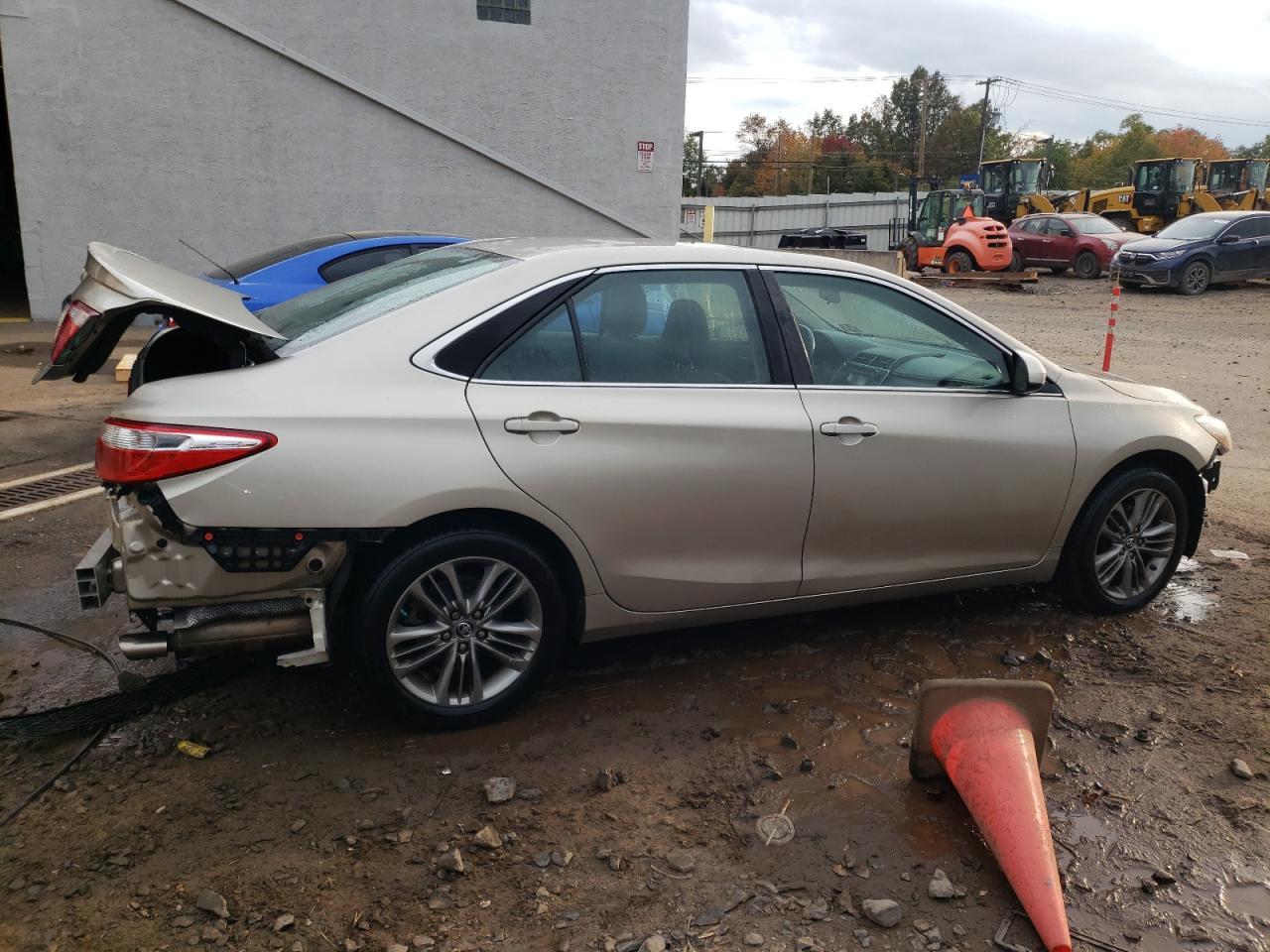 2016 TOYOTA CAMRY LE - Image 3